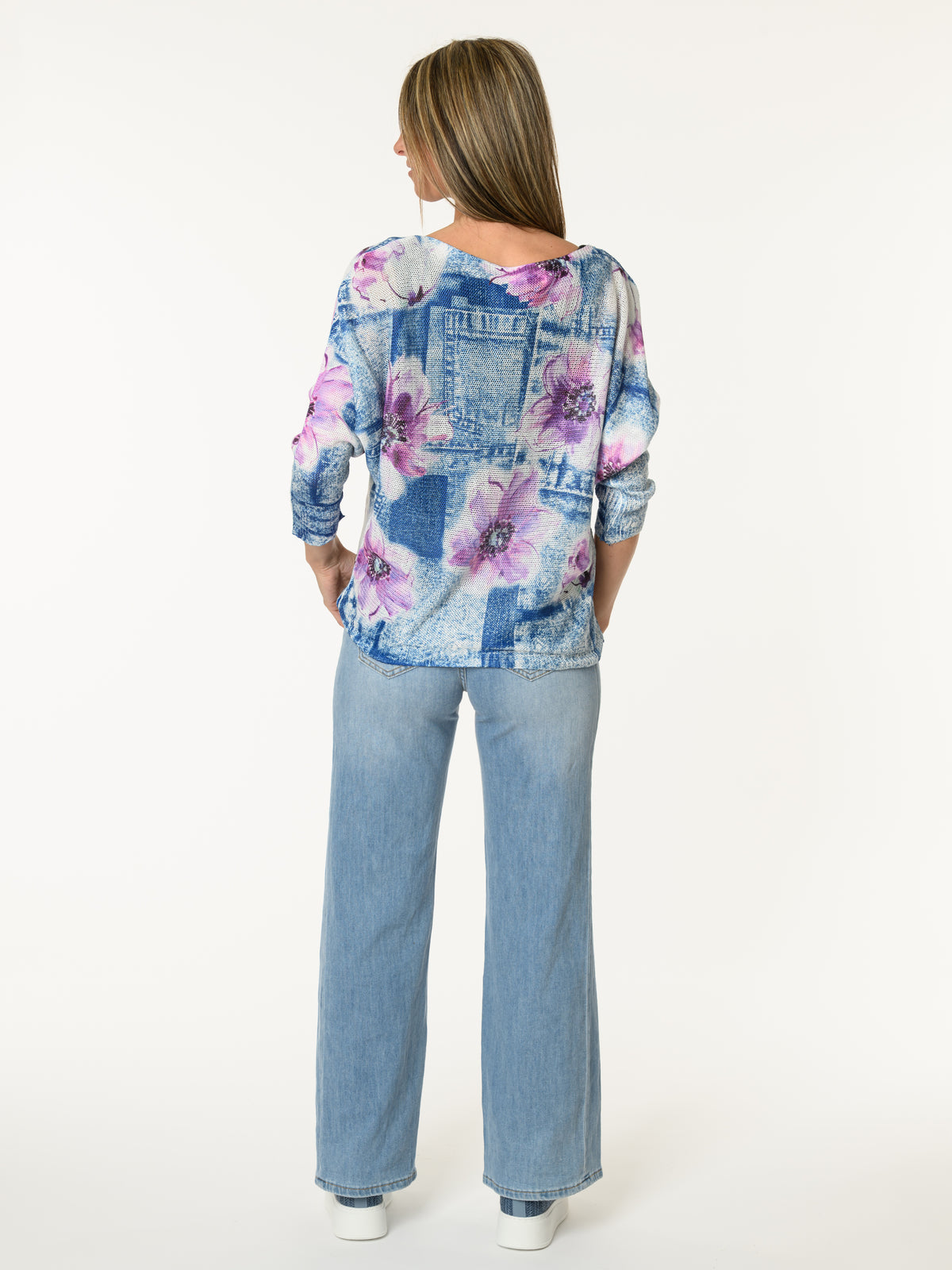 Chandail bleu jeans avec imprimé de fleurs lilas