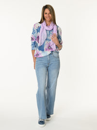 Chandail bleu jeans avec imprimé de fleurs lilas