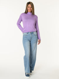 Chandail lilas à col roulé