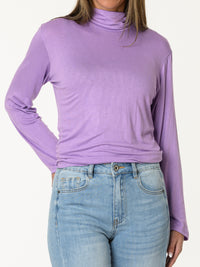 Chandail lilas à col roulé