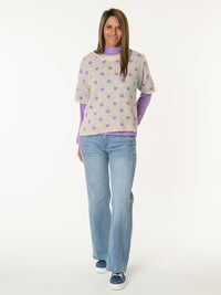 Chandail en tricot beige à motifs de pois lilas