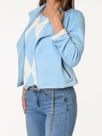 Chandail blanc crème à motifs de losanges bleus