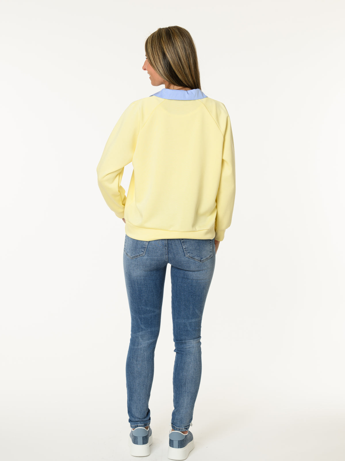 Chandail jaune avec col chemise
