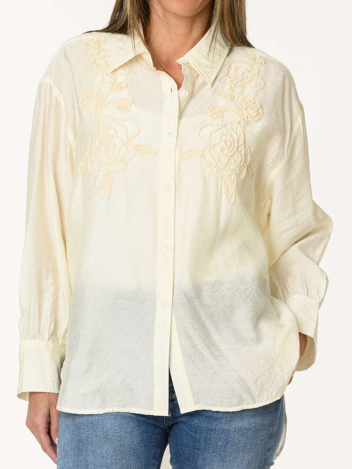 Chemise beige avec broderie