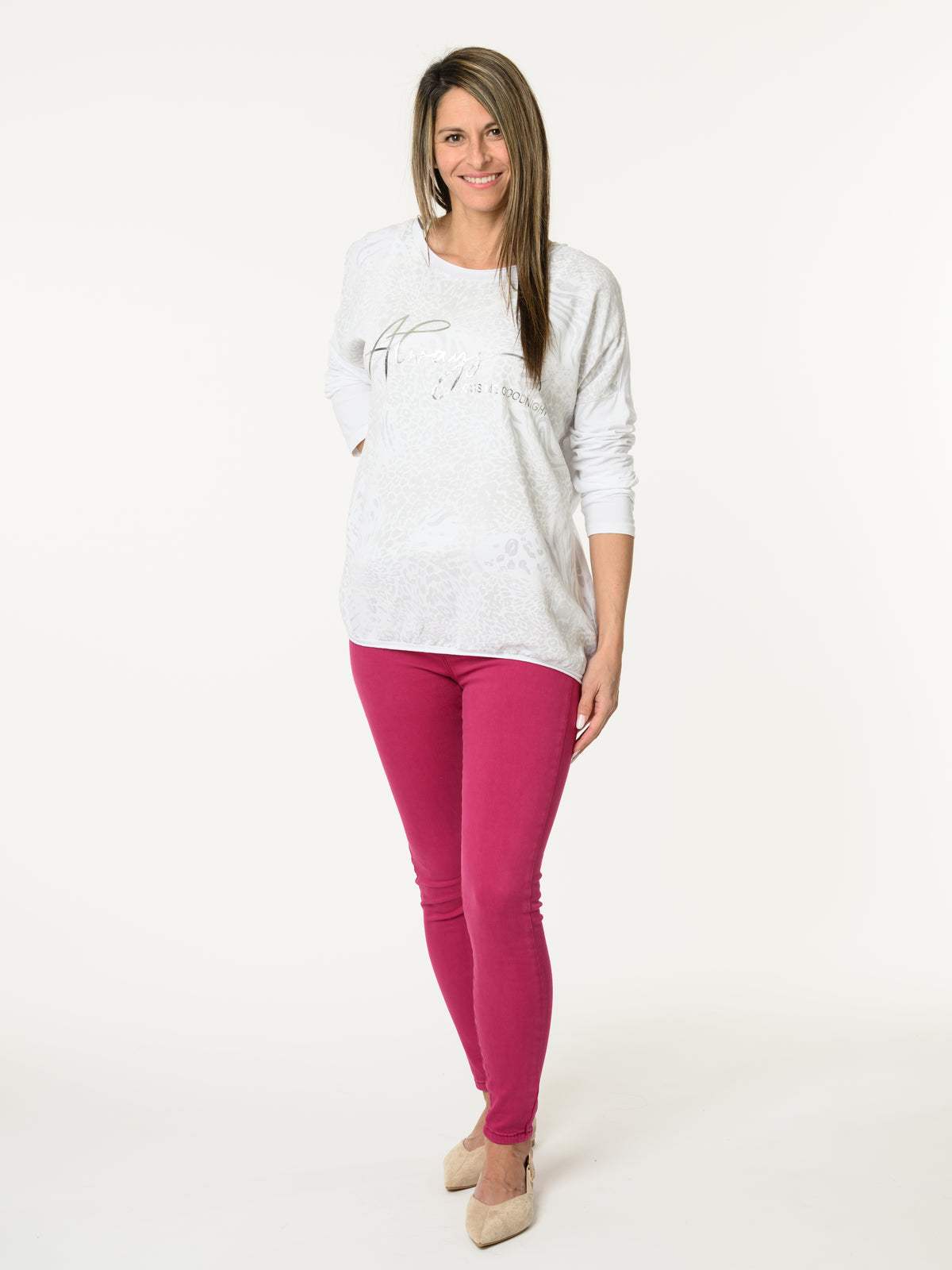 Chandail blanc à motifs de léopard gris