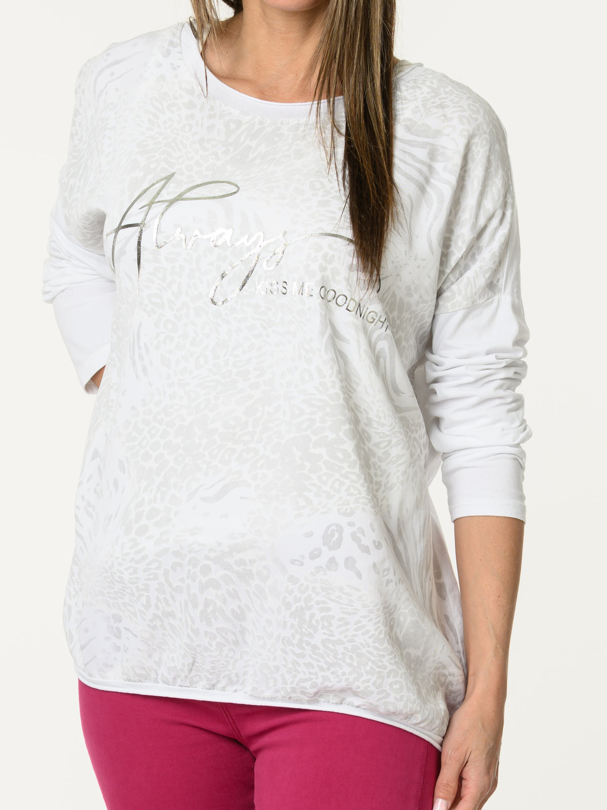 Chandail blanc à motifs de léopard gris