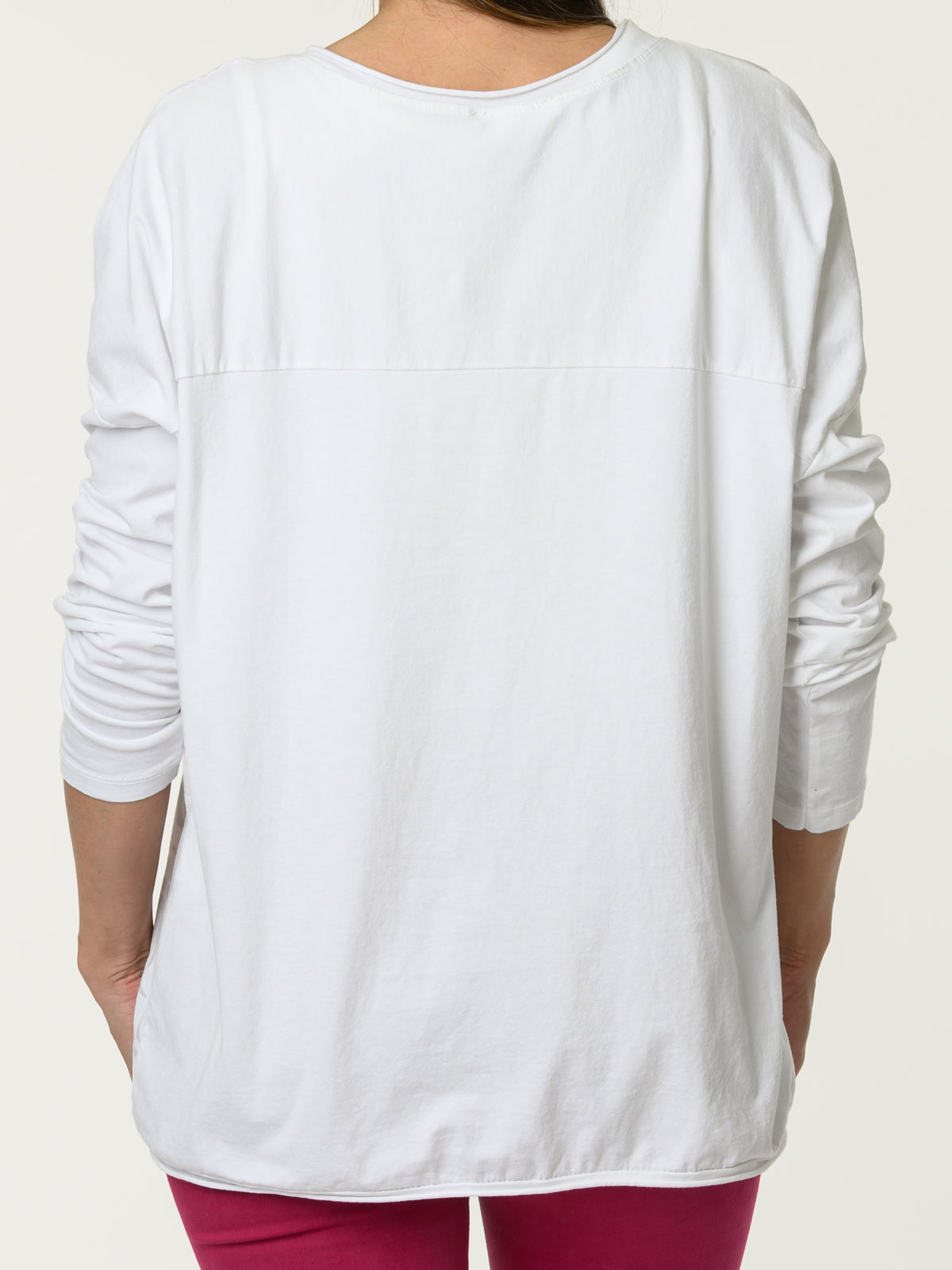 Chandail blanc à motifs de léopard gris