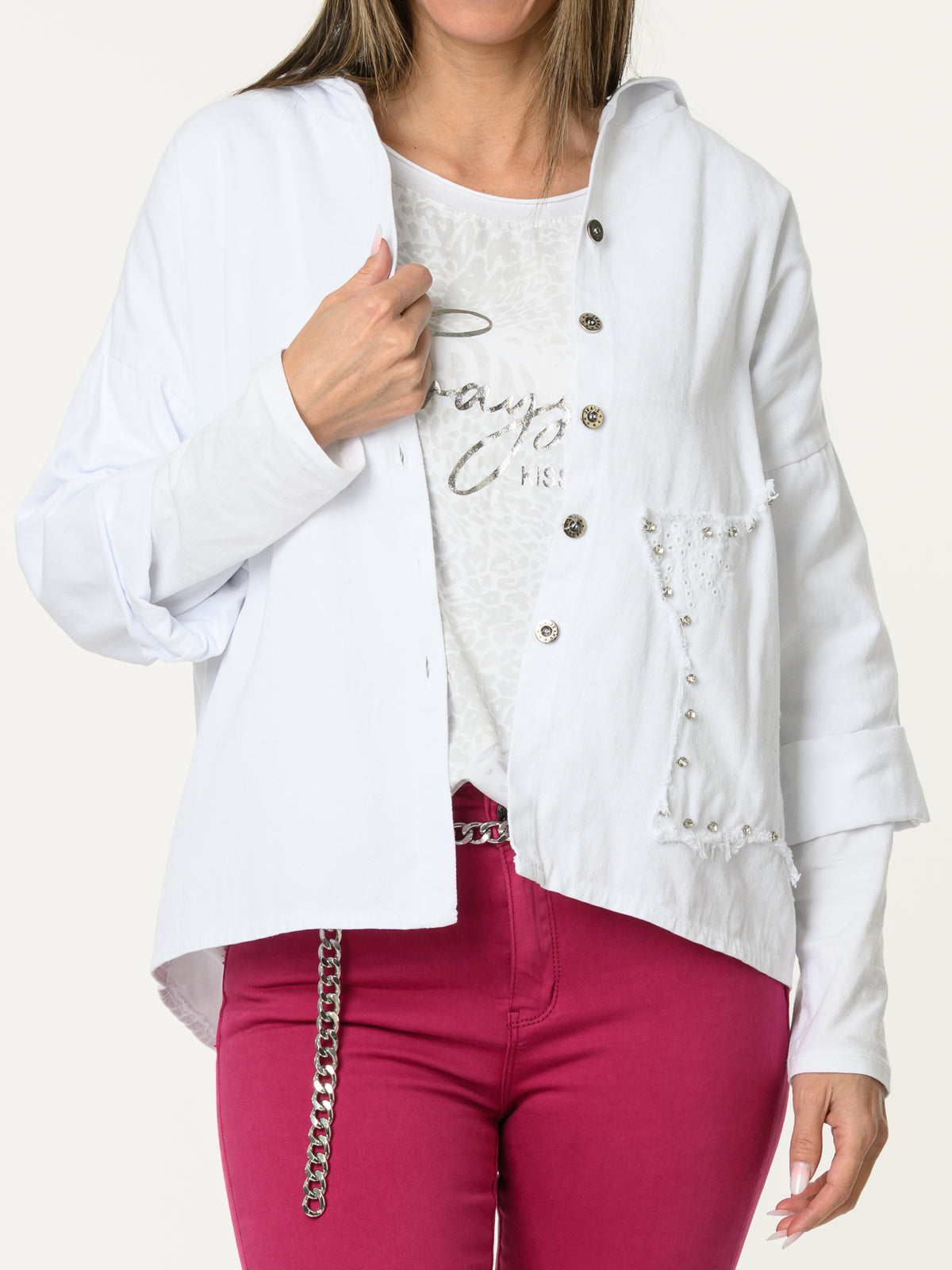 Chandail blanc à motifs de léopard gris