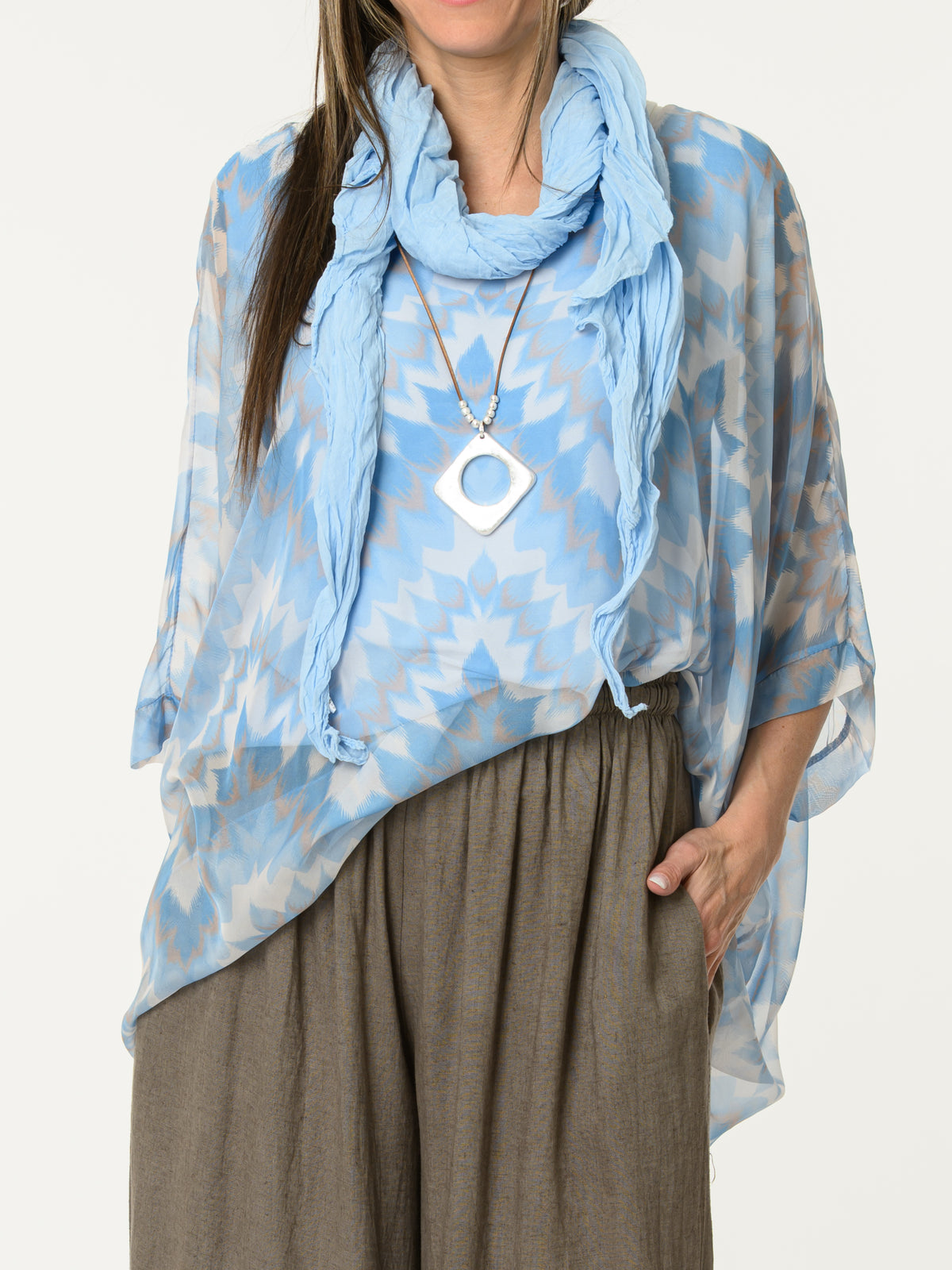 Blouse en voile avec imprimé abstrait bleu