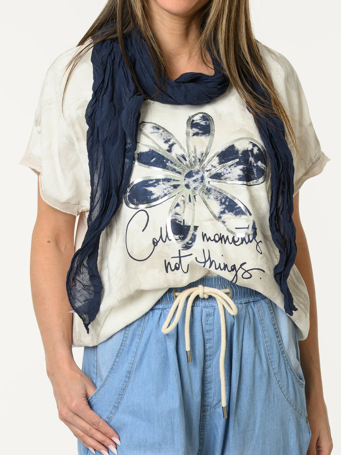 Chandail beige avec imprimé d'une grande fleur marine