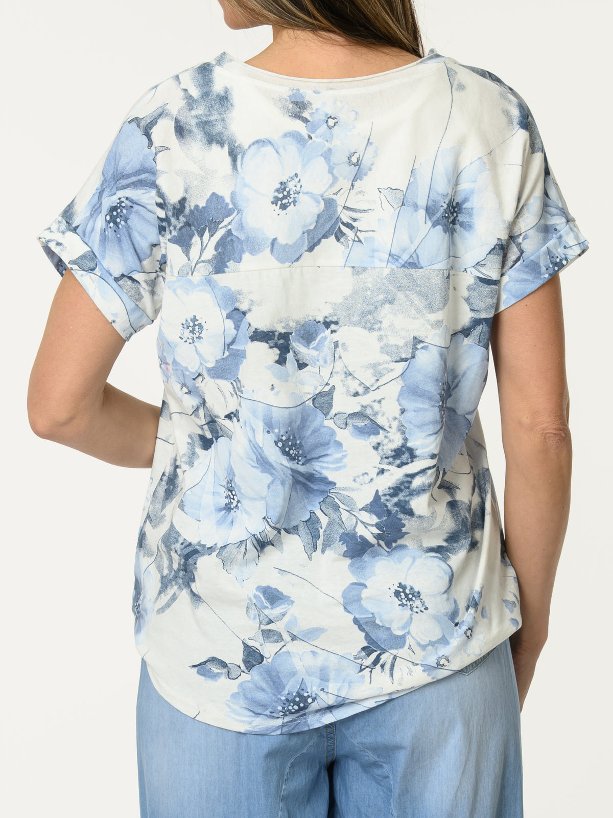Chandail avec imprimé floral bleu et écritures argentées