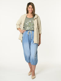 t-shirt kaki avec imprimé floral blanc