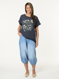 t-shirt marine avec imprimé floral blanc