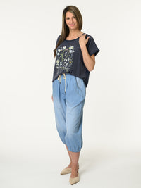 t-shirt marine avec imprimé floral blanc