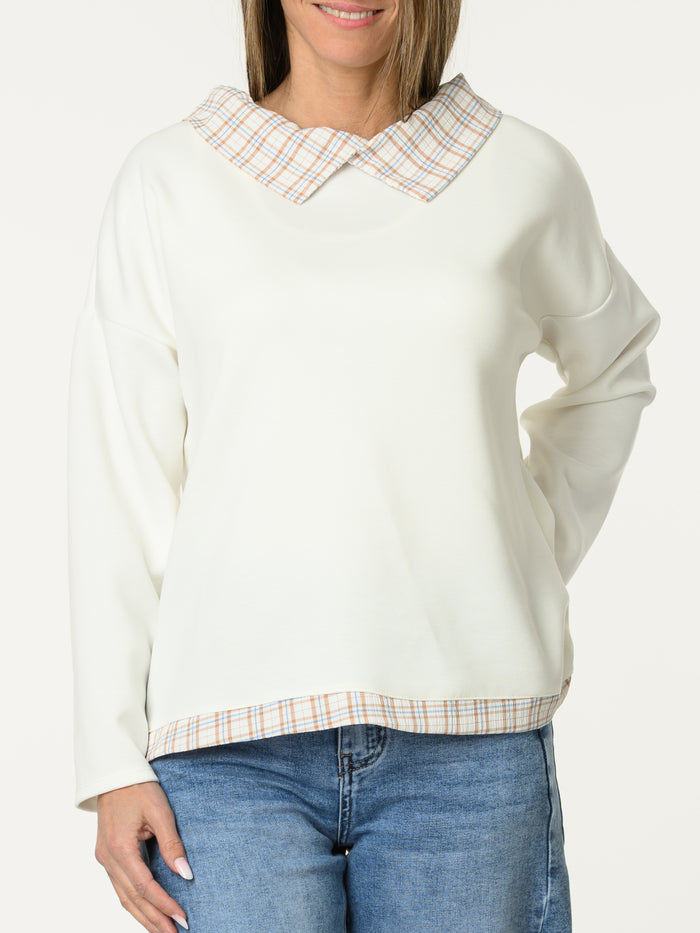 Chandail blanc crème avec col chemise à carreaux