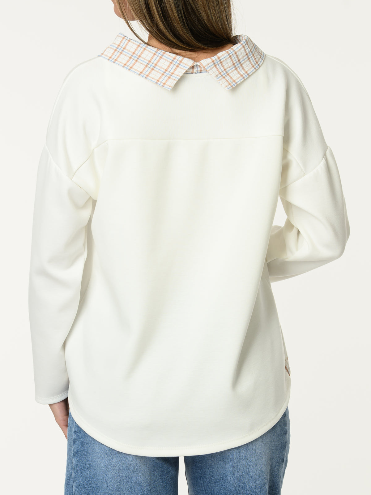 Chandail blanc crème avec col chemise à carreaux