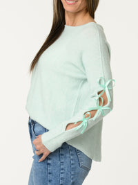 Chandail aqua avec lacets sur les côtés