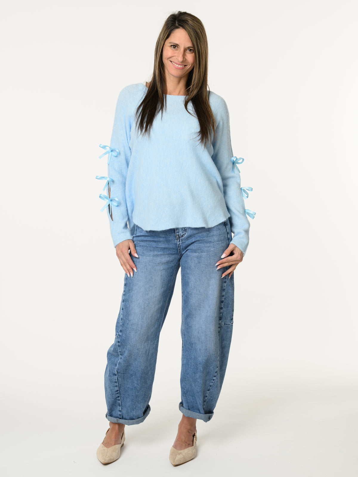 Chandail bleu ciel avec lacets sur les côtés