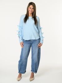 Chandail bleu ciel avec lacets sur les côtés