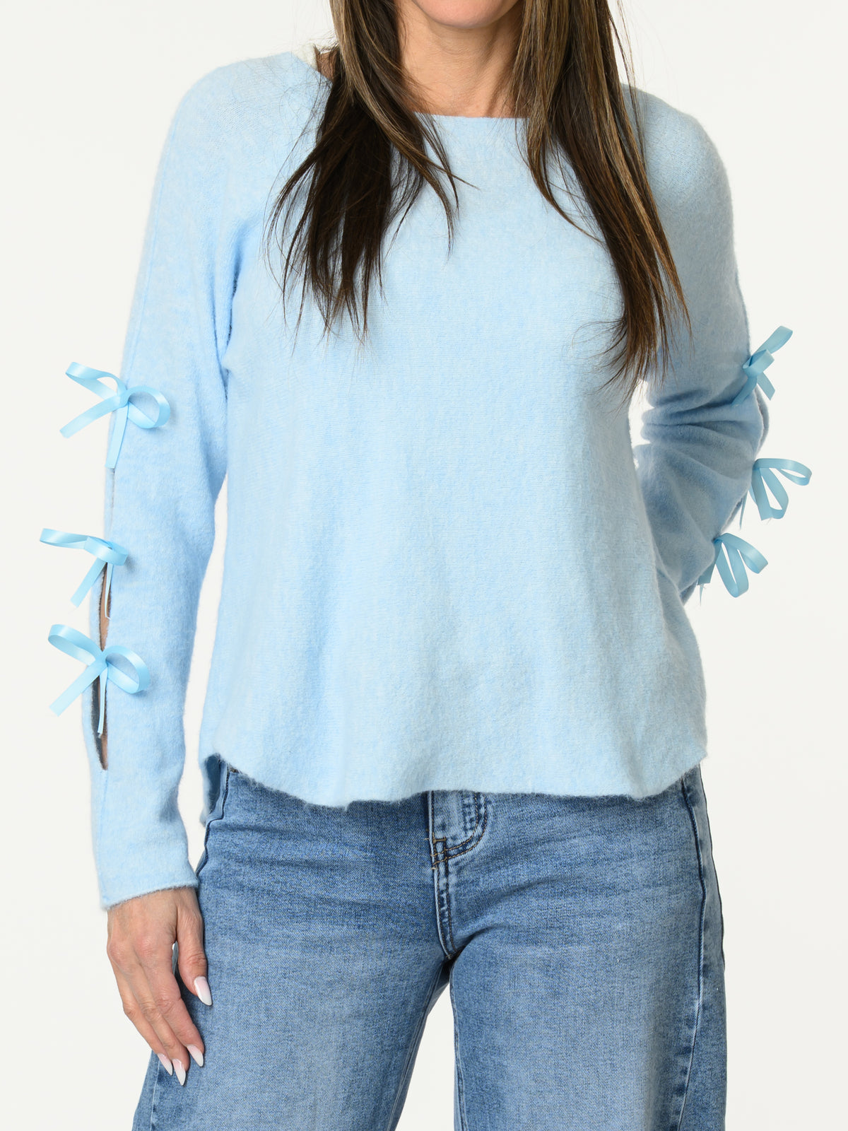 Chandail bleu ciel avec lacets sur les côtés