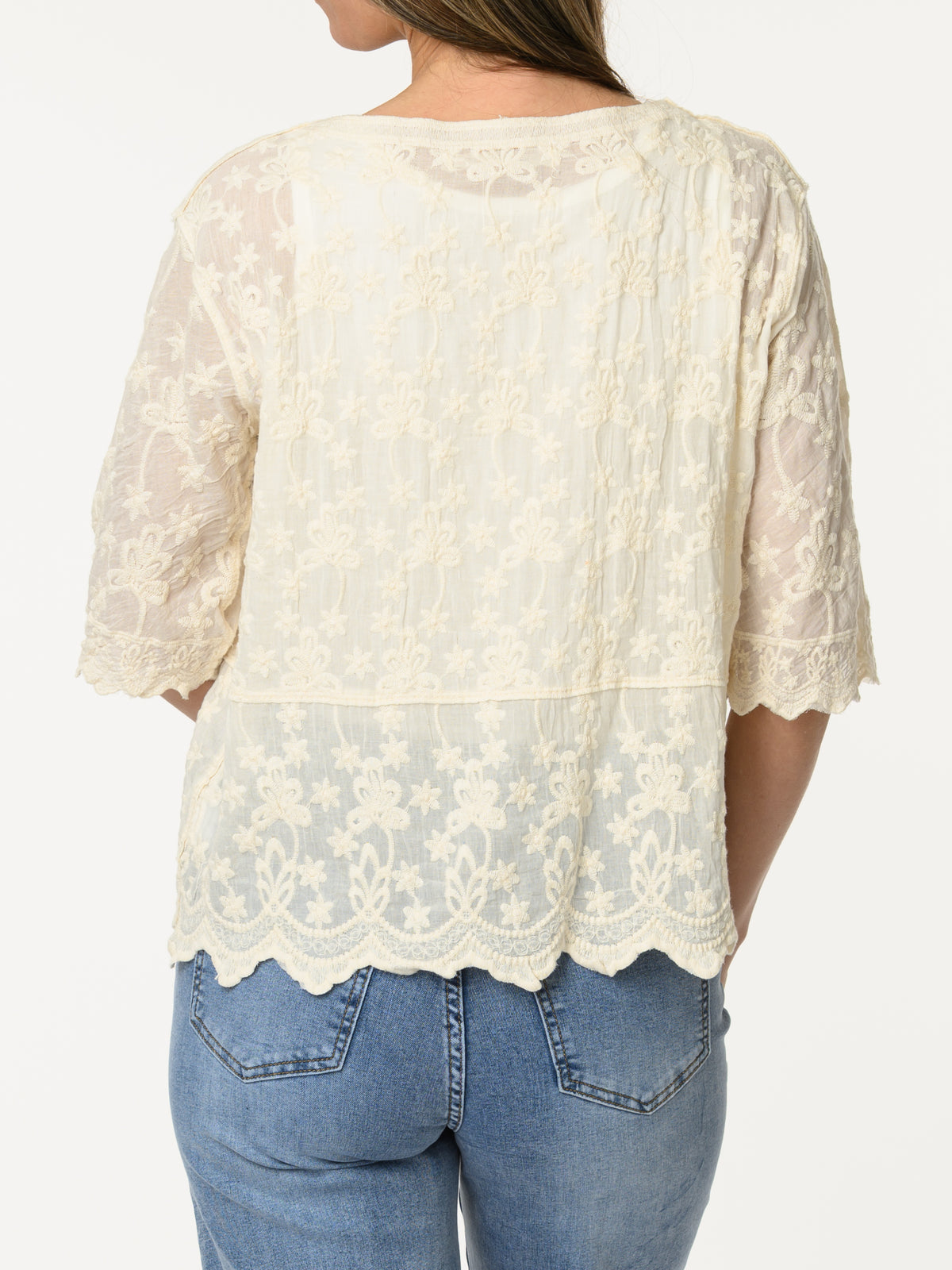 Chemise beige avec fleurs brodées