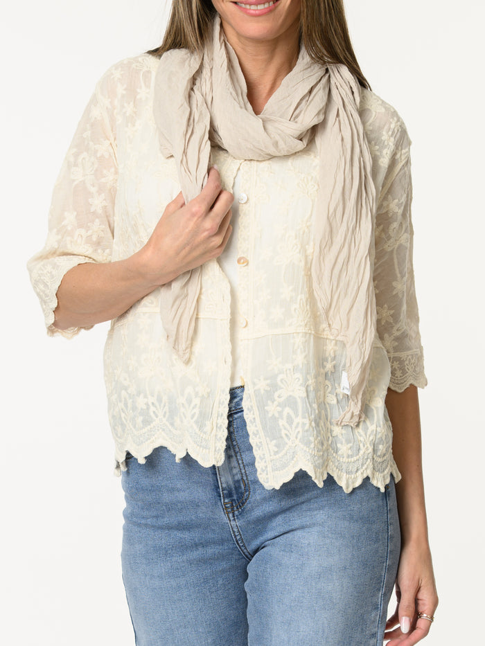 Chemise beige avec fleurs brodées