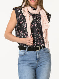 Blouse noire à col montant avec imprimé de fleurs