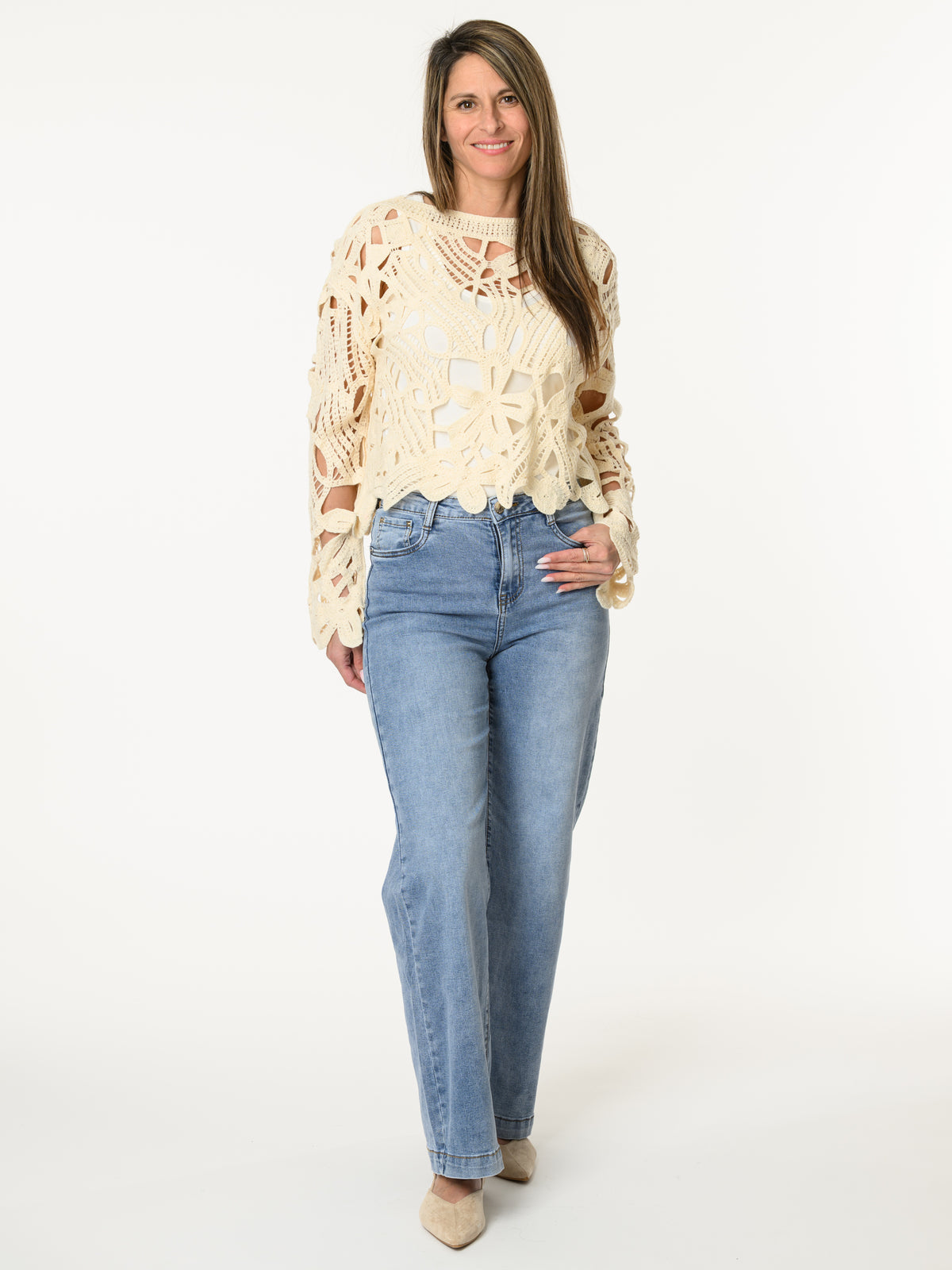 Chandail beige en crochet à manches longues