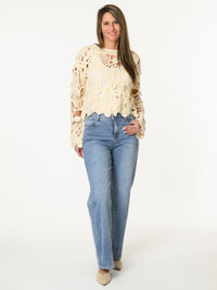 Chandail beige en crochet à manches longues