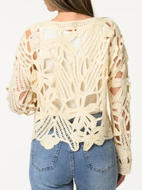 Chandail beige en crochet à manches longues