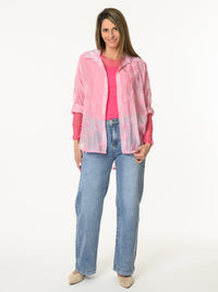 Chemise rose à motifs de feuilles brodées