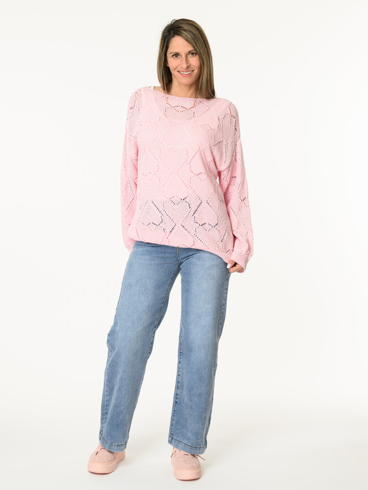 Chandail rose en tricot à motifs de cœurs