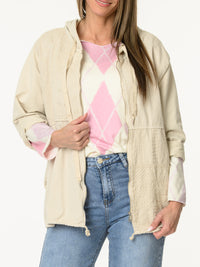 Chandail blanc crème à motifs de losanges lilas et rose