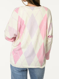 Chandail blanc crème à motifs de losanges lilas et rose