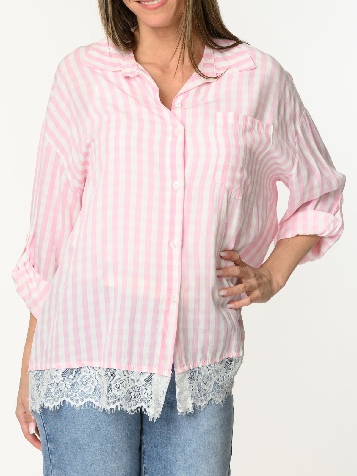 Chemise à carreaux blancs et roses