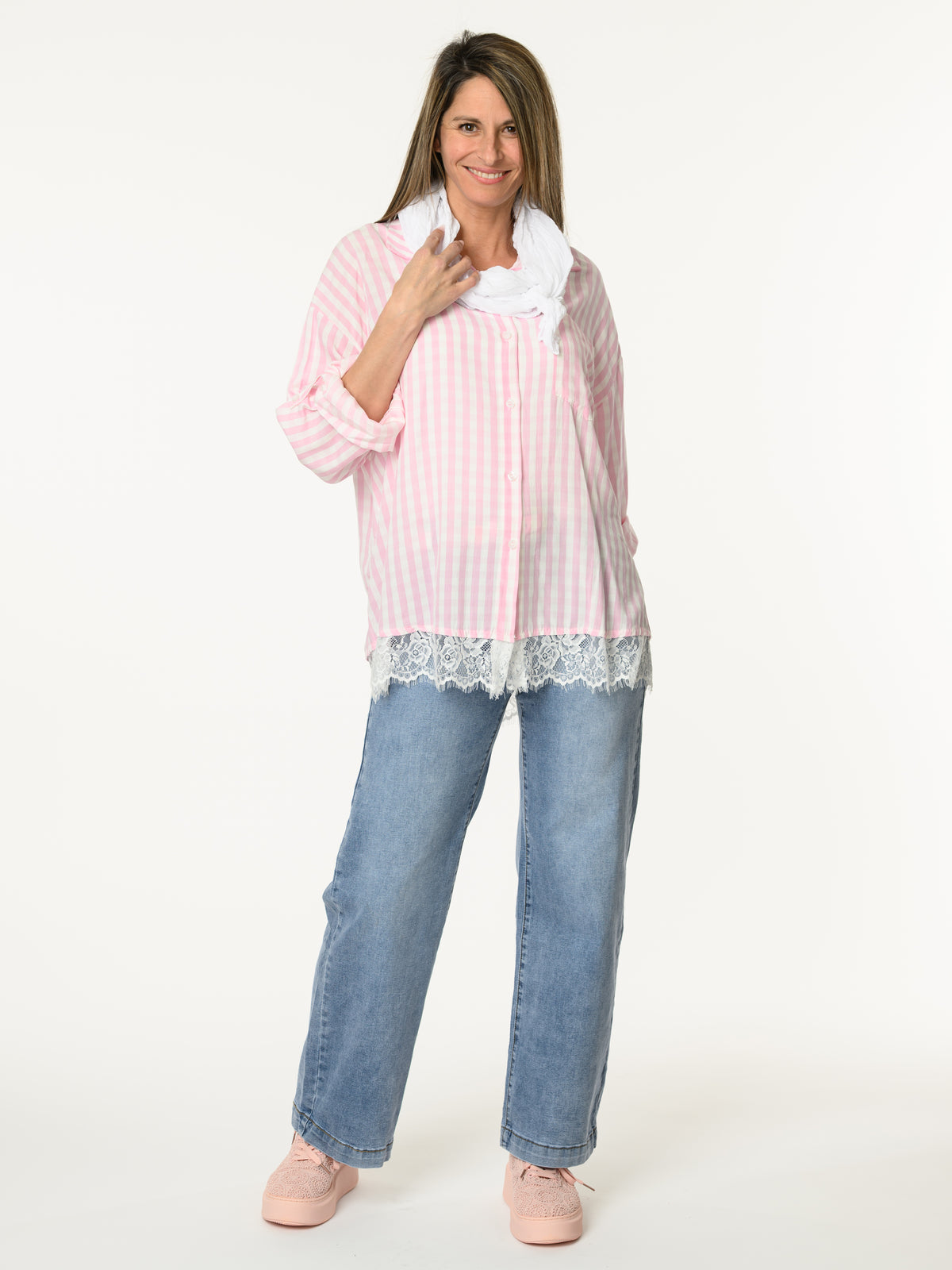 Chemise à carreaux blancs et roses