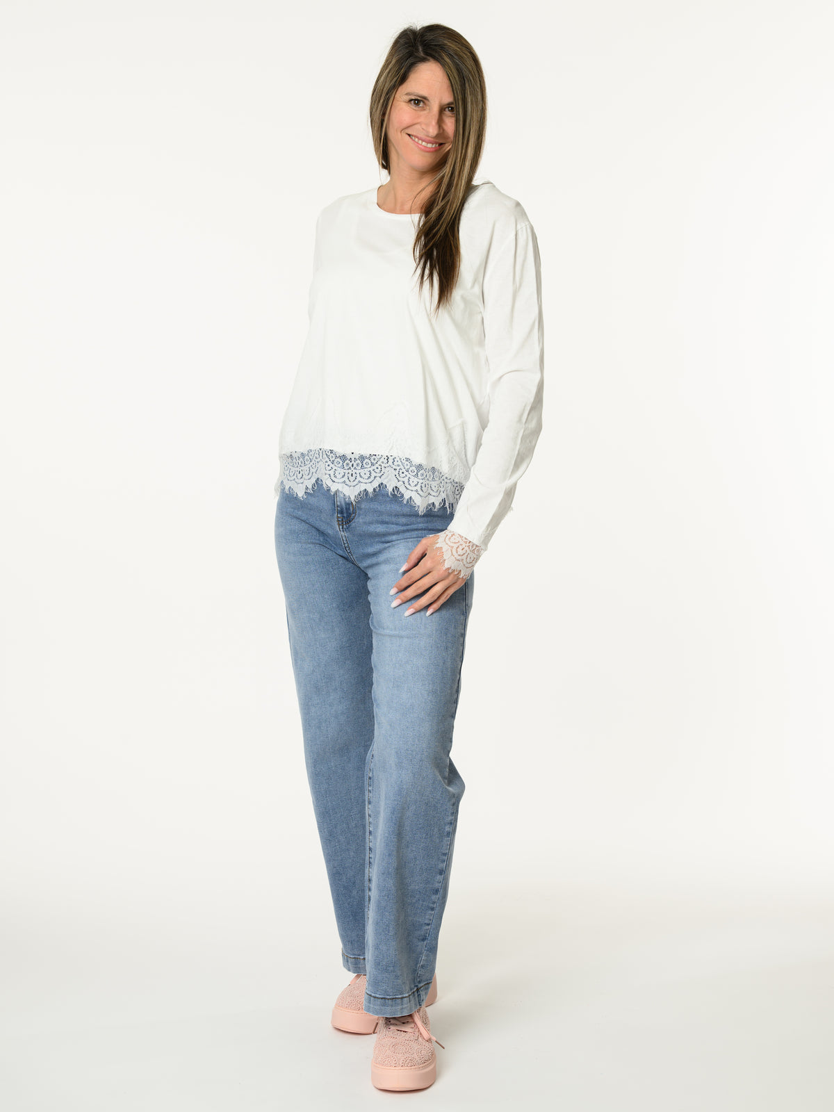 Chandail blanc à manche longue avec dentelle