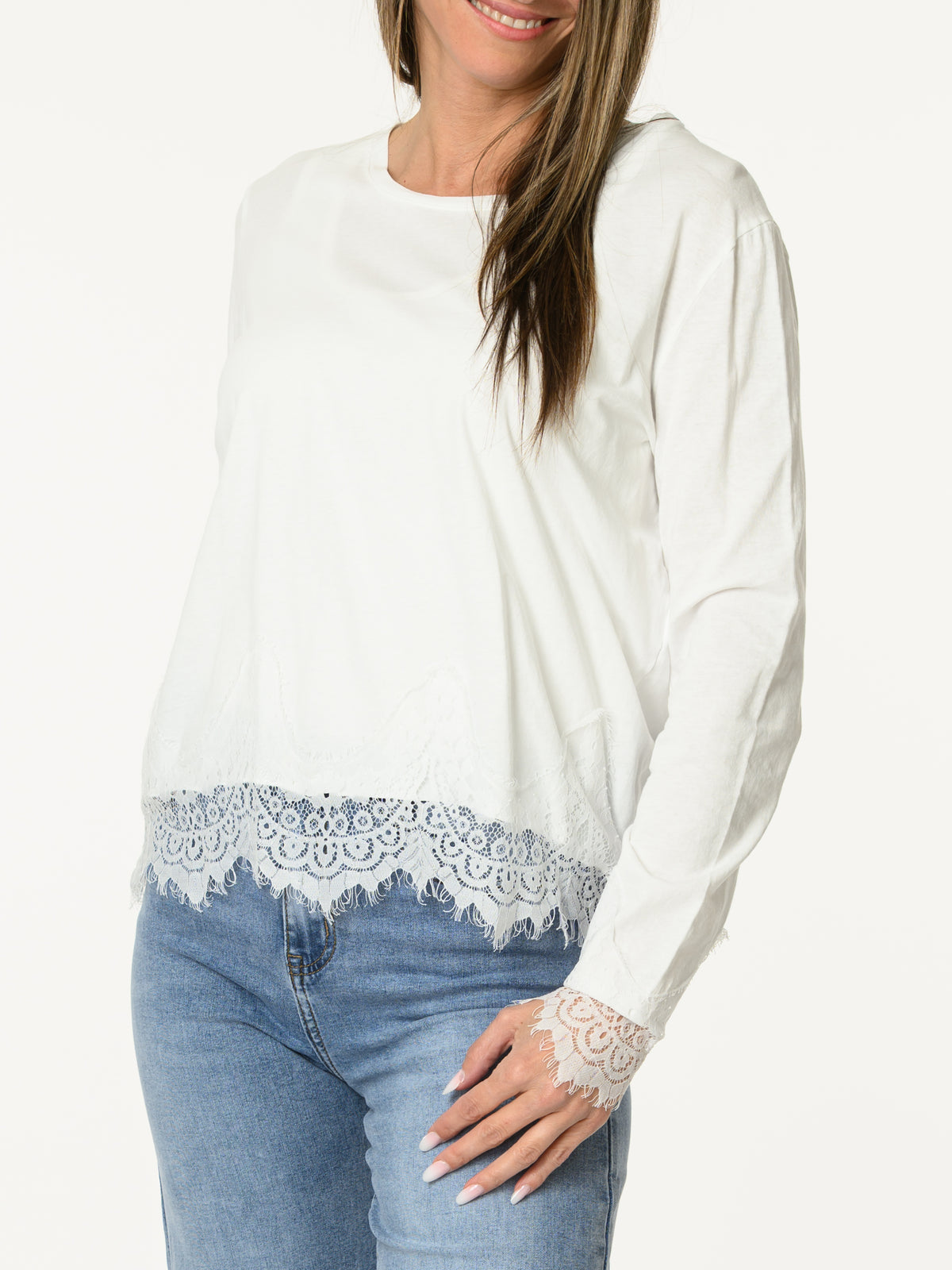 Chandail blanc à manche longue avec dentelle