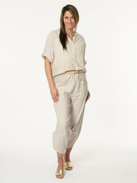 Blouse beige avec fleurs texturées