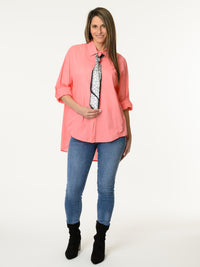 Chemise corail avec cravate