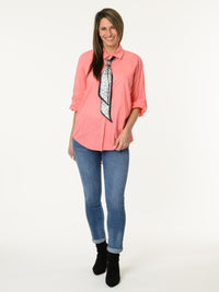 Chemise corail avec cravate