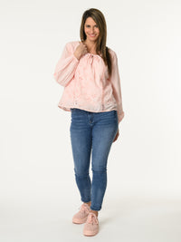 Blouse rose avec broderie anglaise