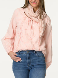 Blouse rose avec broderie anglaise