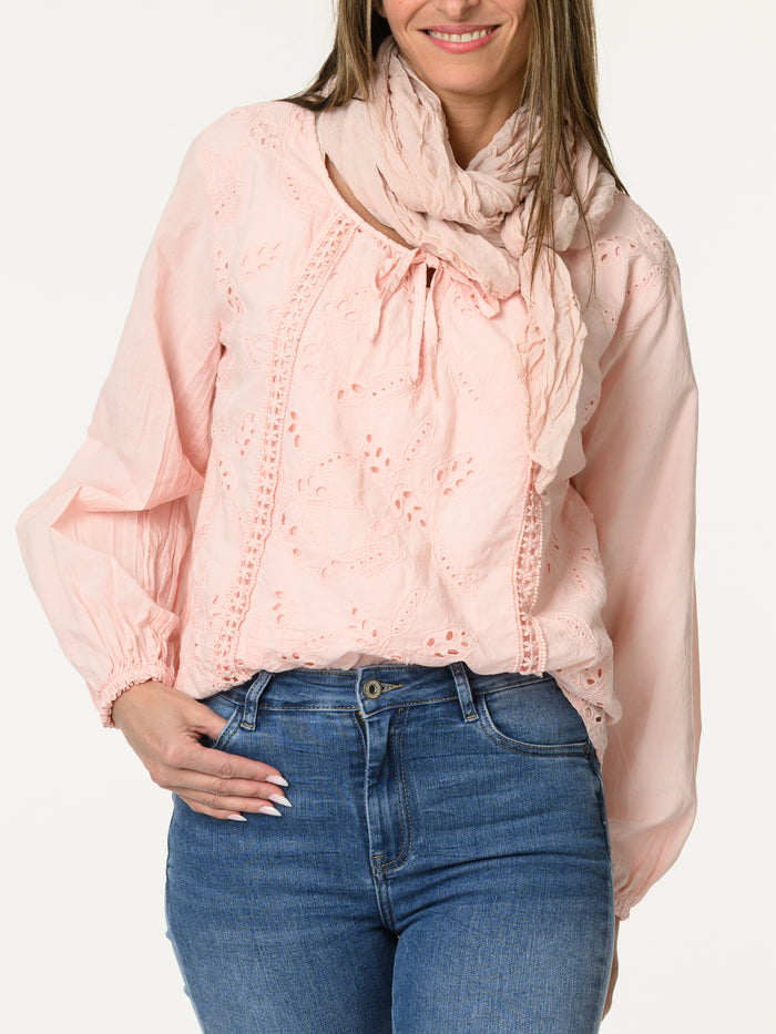 Blouse rose avec broderie anglaise