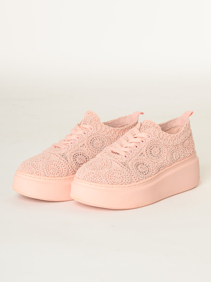 Sneaker rose pâle en crochet à plateforme