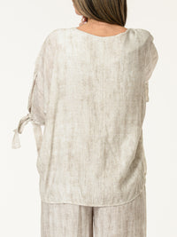 Chandail blanc et beige avec lacets sur les côtés