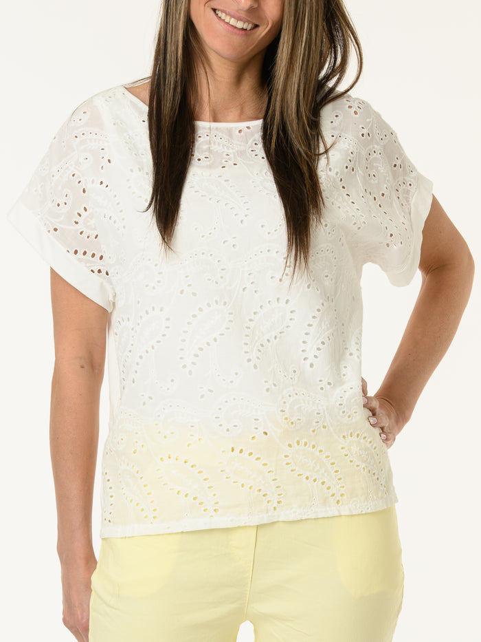 T-shirt blanc avec broderie anglaise à motifs de paisleys