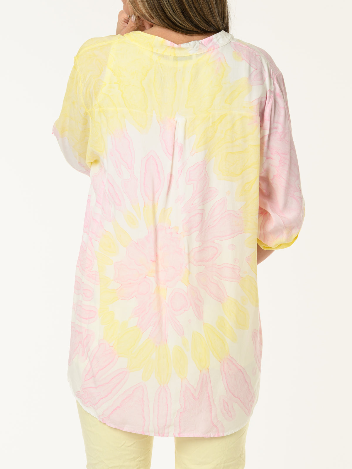 Blouse avec imprimé abstrait rose et jaune