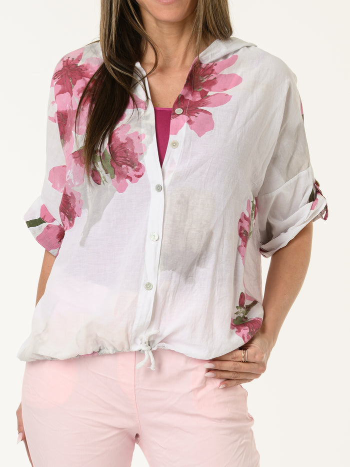 Chemise blanche fleurie avec capuchon