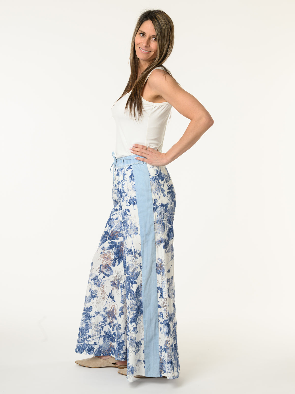 Pantalon palazzo avec dentelle et imprimé floral marine
